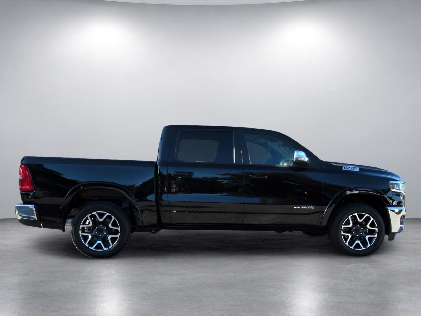 2026 RAM 1500 Laramie Crew Cab 4x4 5'7' Box