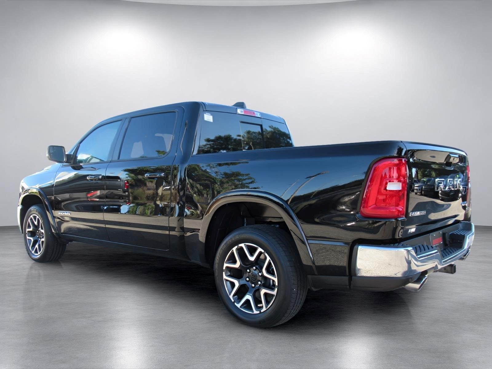 2026 RAM 1500 Laramie Crew Cab 4x4 5'7' Box
