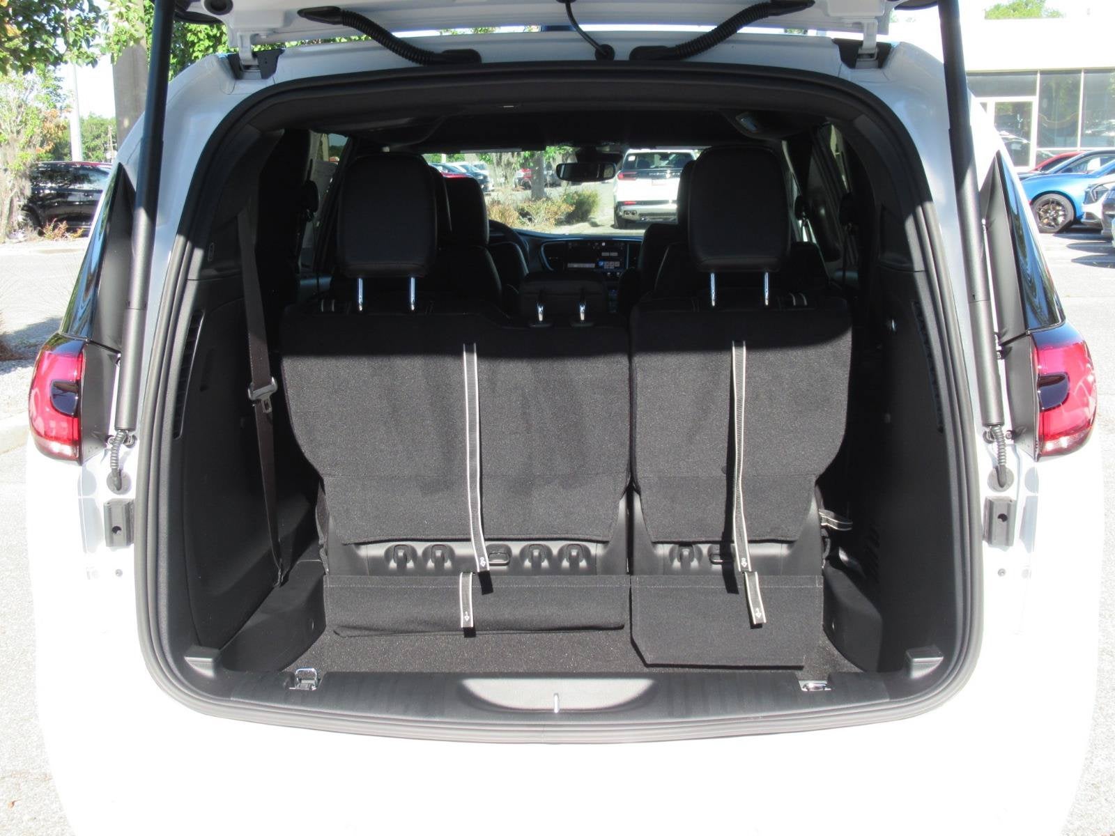 2027 Chrysler Pacifica PACIFICA SELECT