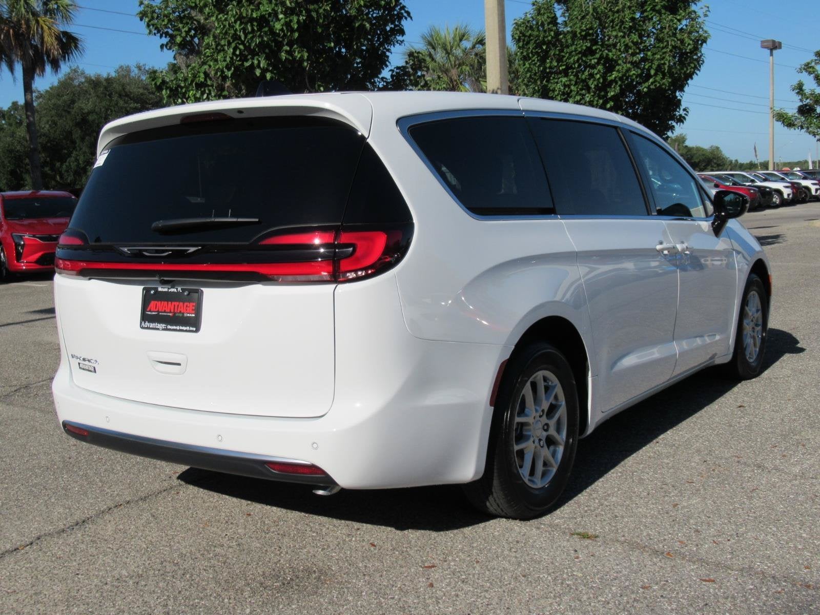 2027 Chrysler Pacifica PACIFICA SELECT