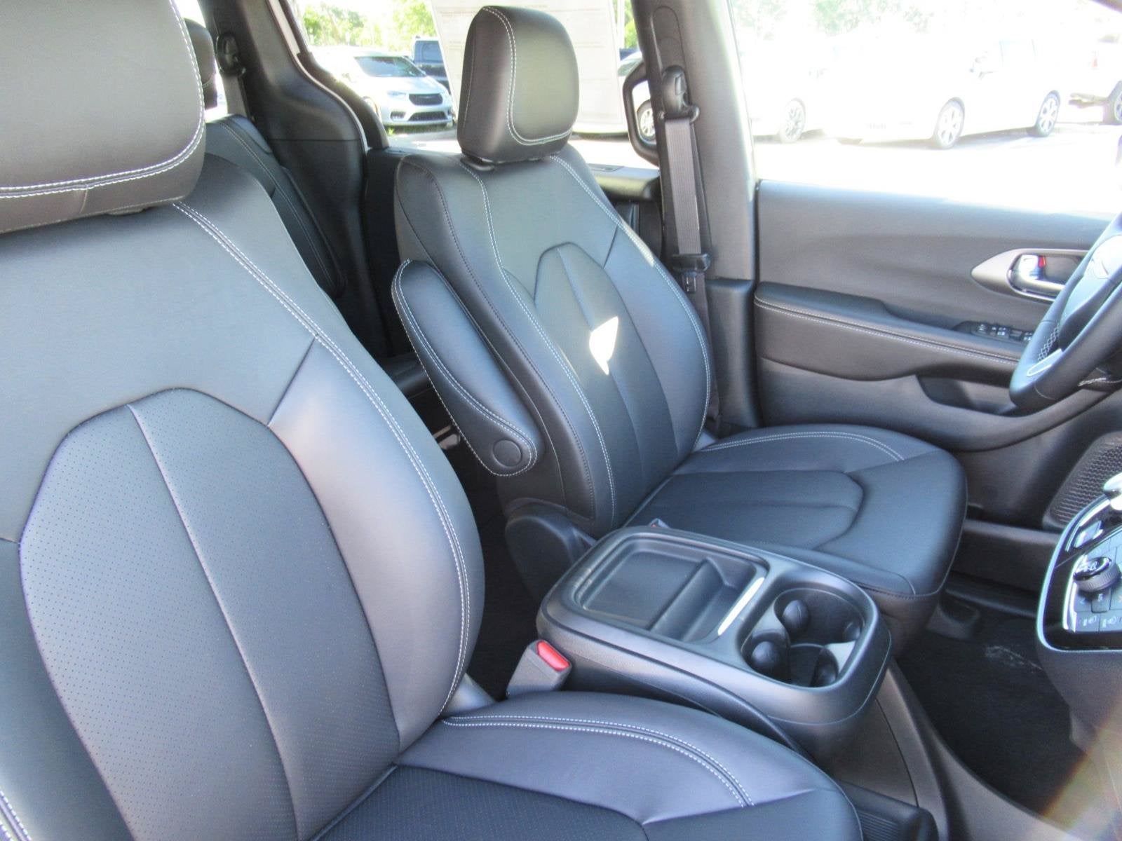 2027 Chrysler Pacifica PACIFICA SELECT