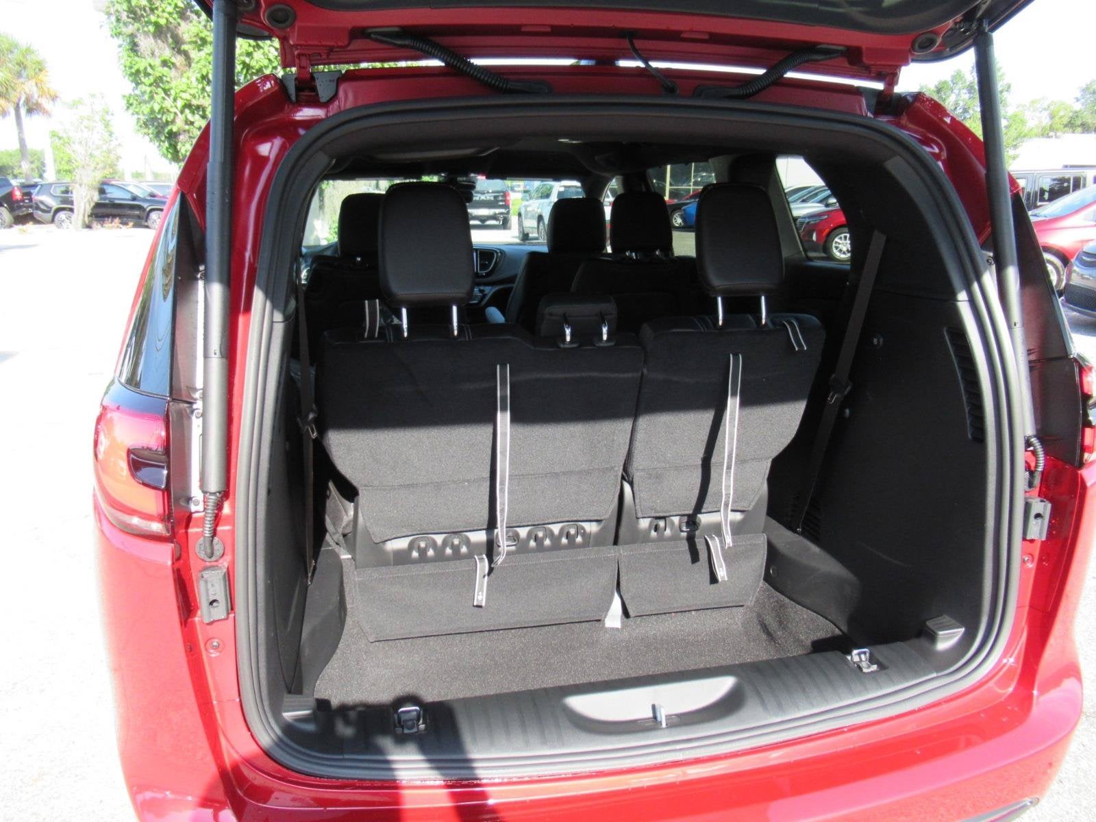 2027 Chrysler Pacifica PACIFICA SELECT