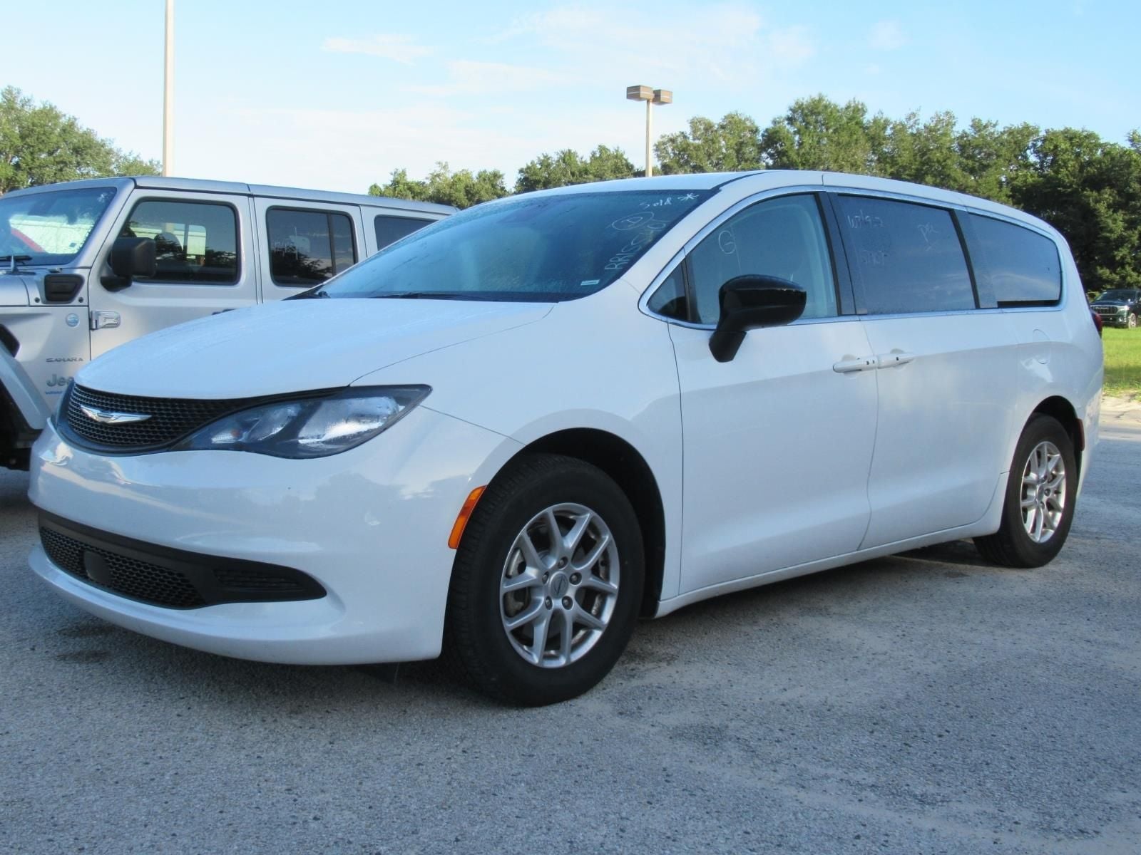 2024 Chrysler Voyager LX