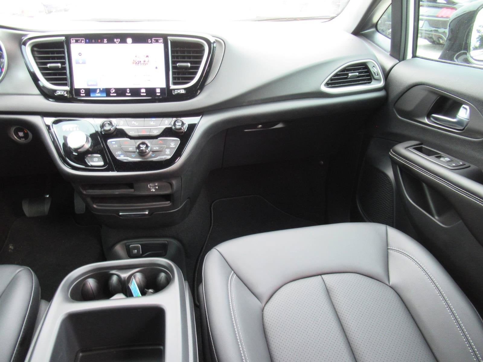 2026 Chrysler Voyager VOYAGER LX