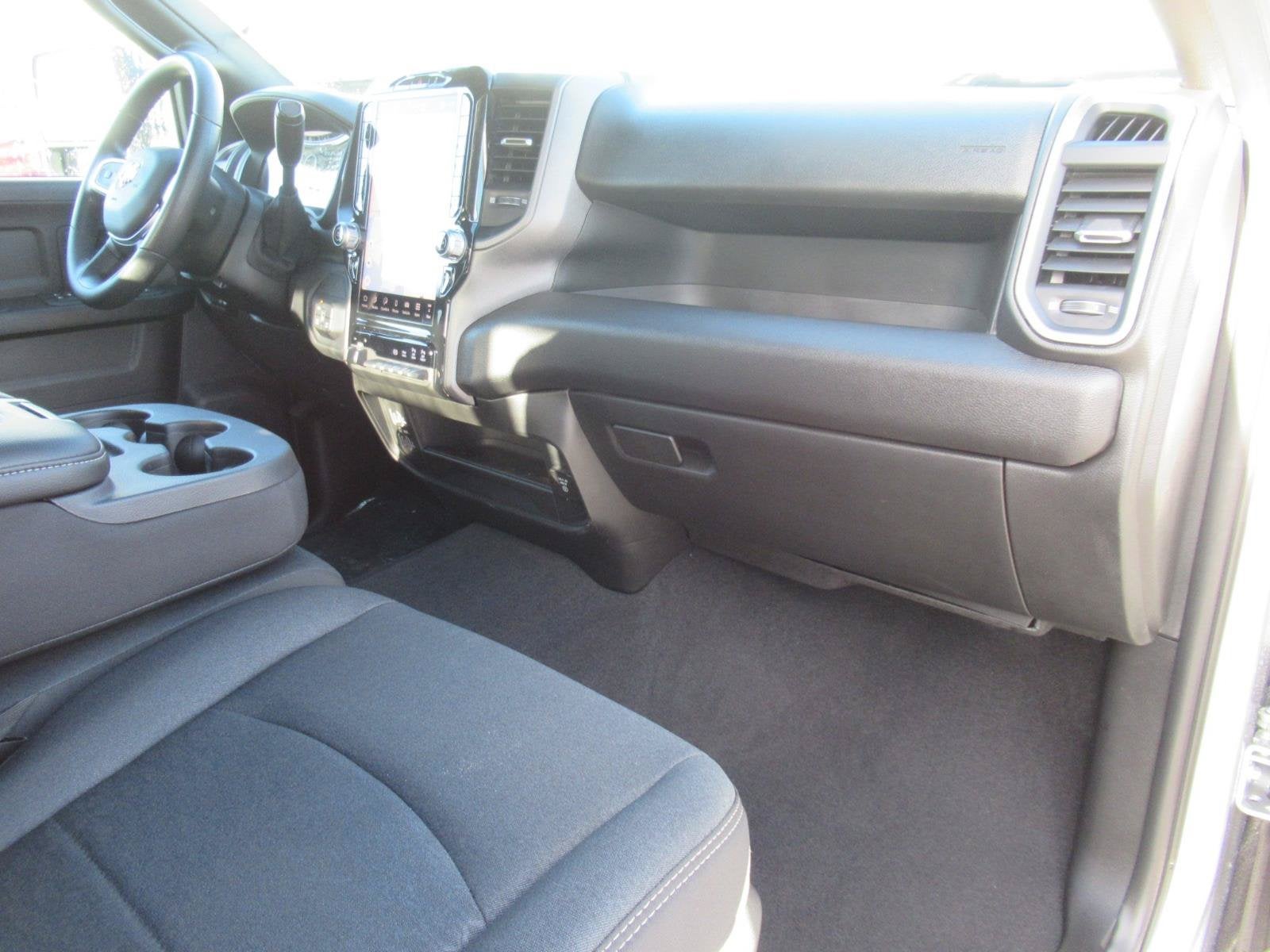 2027 RAM 2500 RAM 2500 TRADESMAN CREW CAB 4X4 6'4' BOX