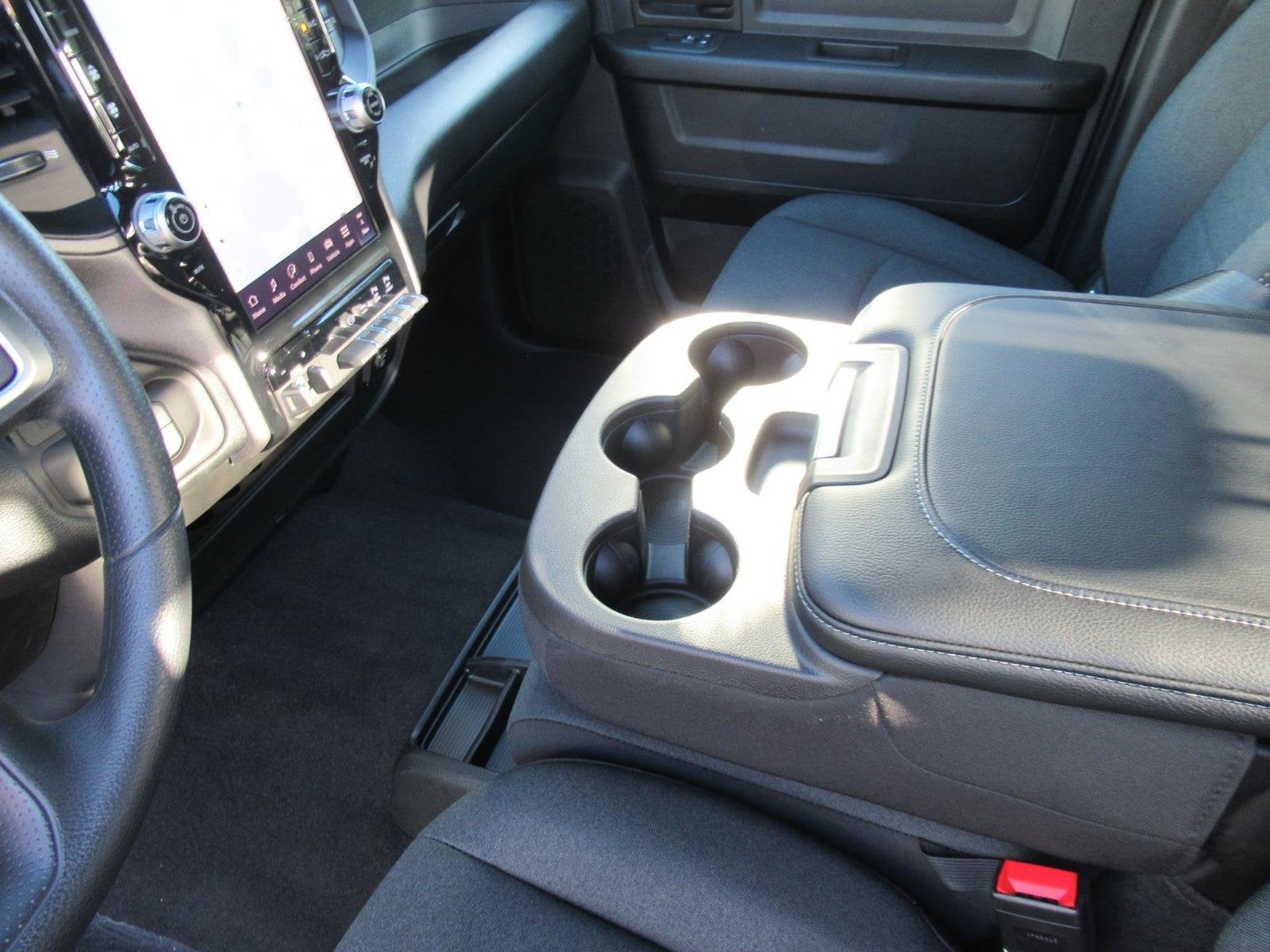 2027 RAM 2500 RAM 2500 TRADESMAN CREW CAB 4X4 6'4' BOX