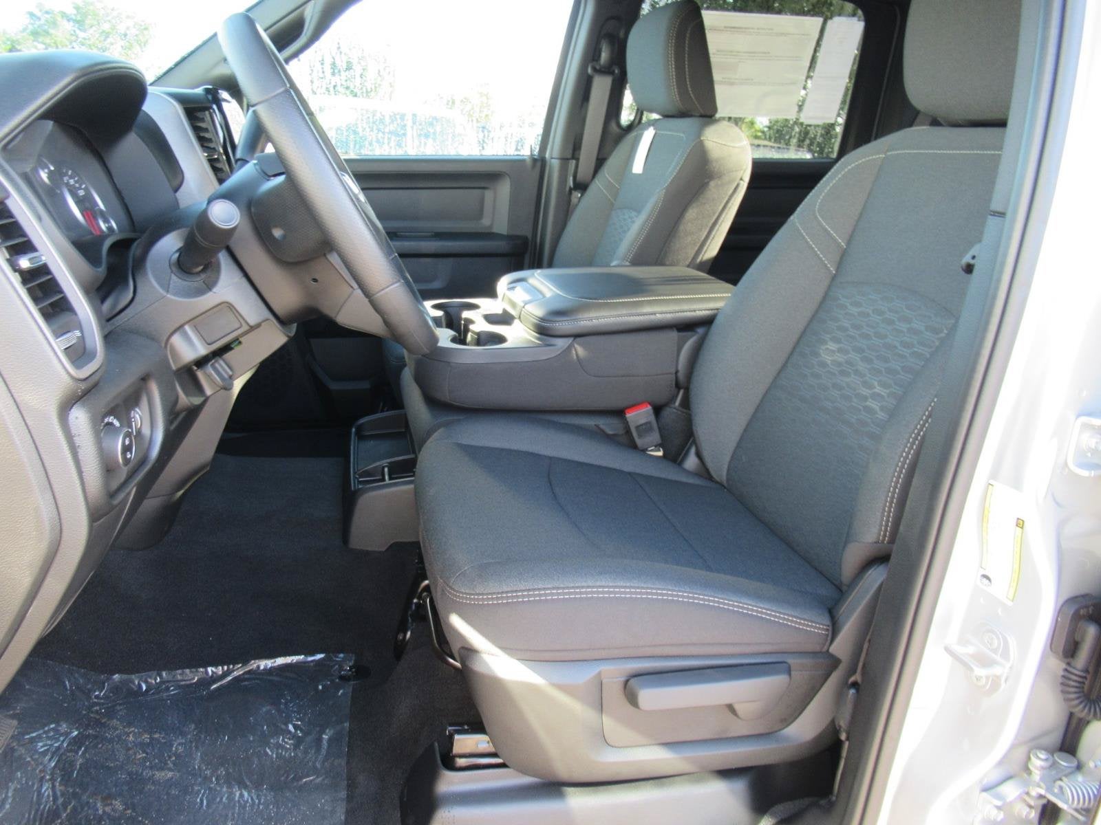 2027 RAM 2500 RAM 2500 TRADESMAN CREW CAB 4X4 6'4' BOX