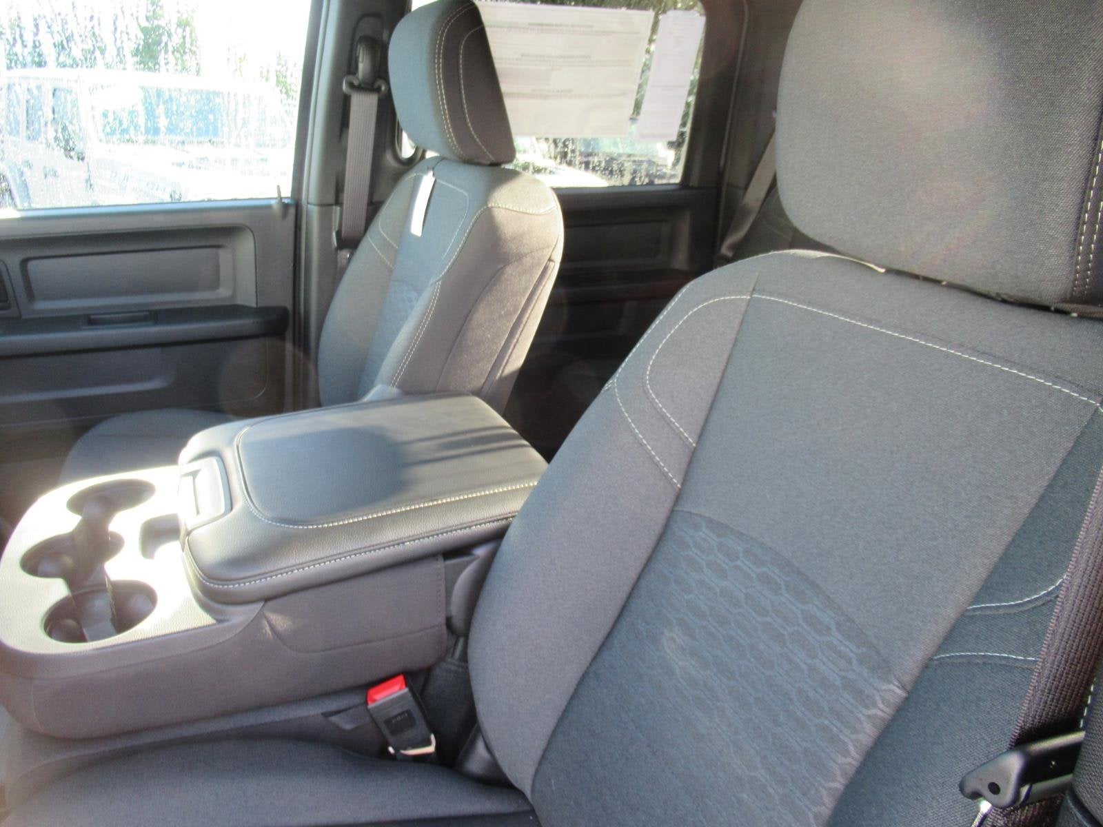 2027 RAM 2500 RAM 2500 TRADESMAN CREW CAB 4X4 6'4' BOX