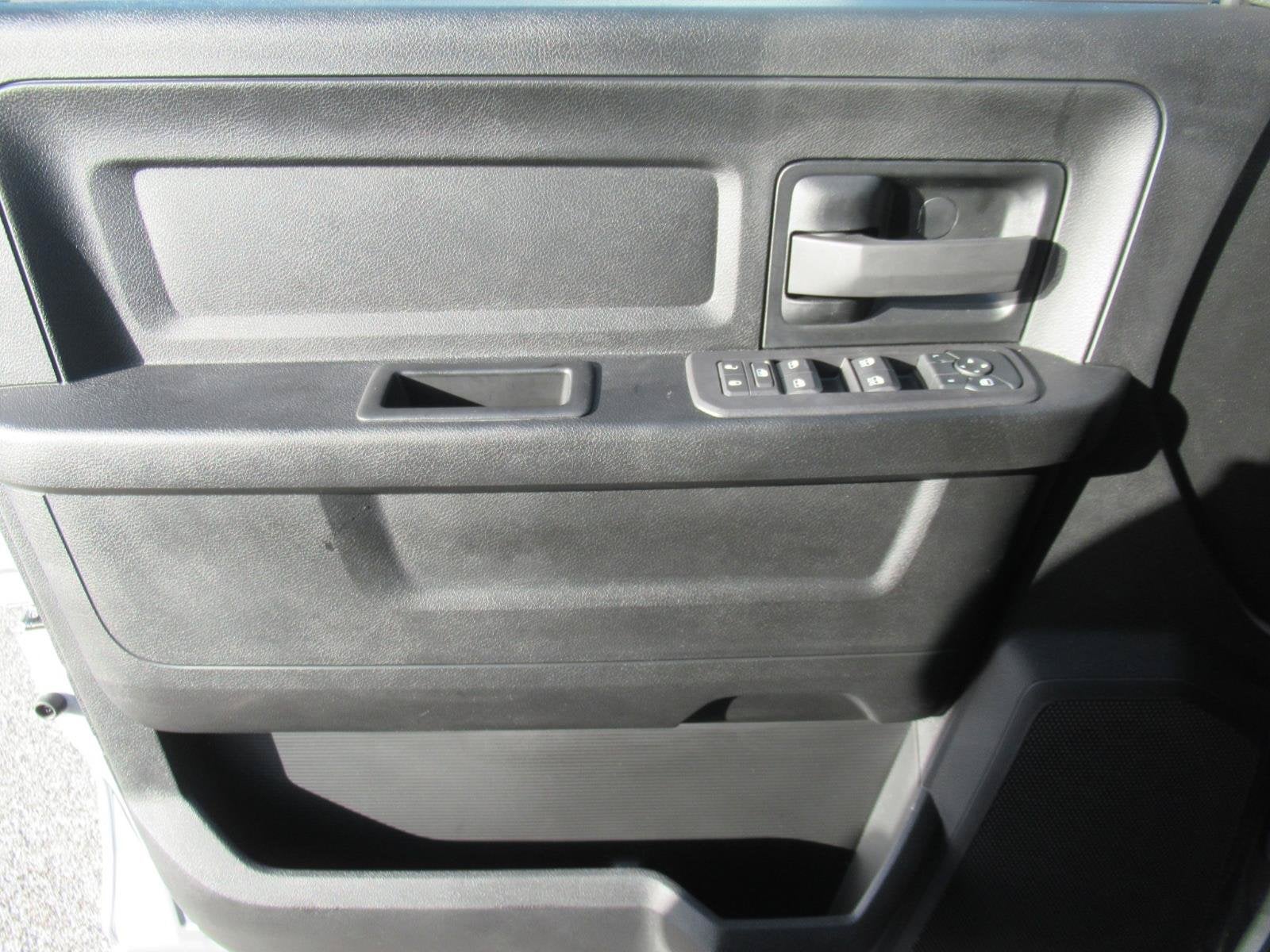 2027 RAM 2500 RAM 2500 TRADESMAN CREW CAB 4X4 6'4' BOX