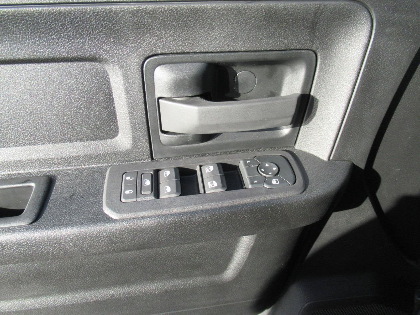 2027 RAM 2500 RAM 2500 TRADESMAN CREW CAB 4X4 6'4' BOX
