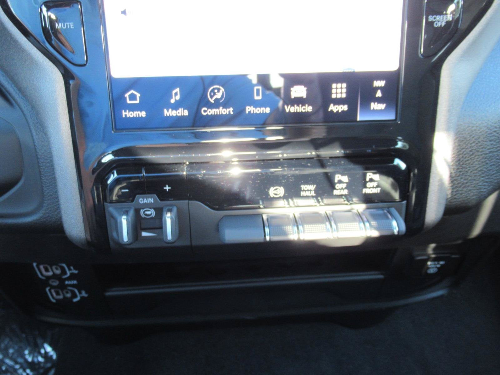 2027 RAM 2500 RAM 2500 TRADESMAN CREW CAB 4X4 6'4' BOX