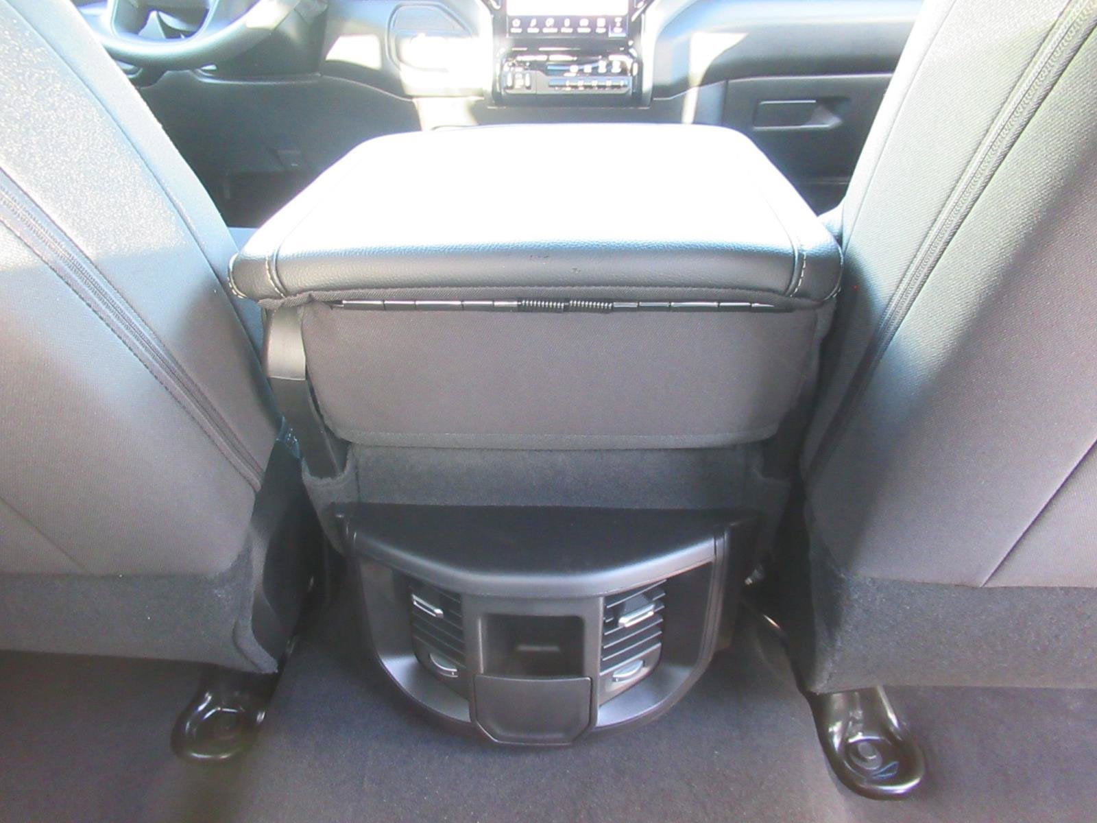 2027 RAM 2500 RAM 2500 TRADESMAN CREW CAB 4X4 6'4' BOX