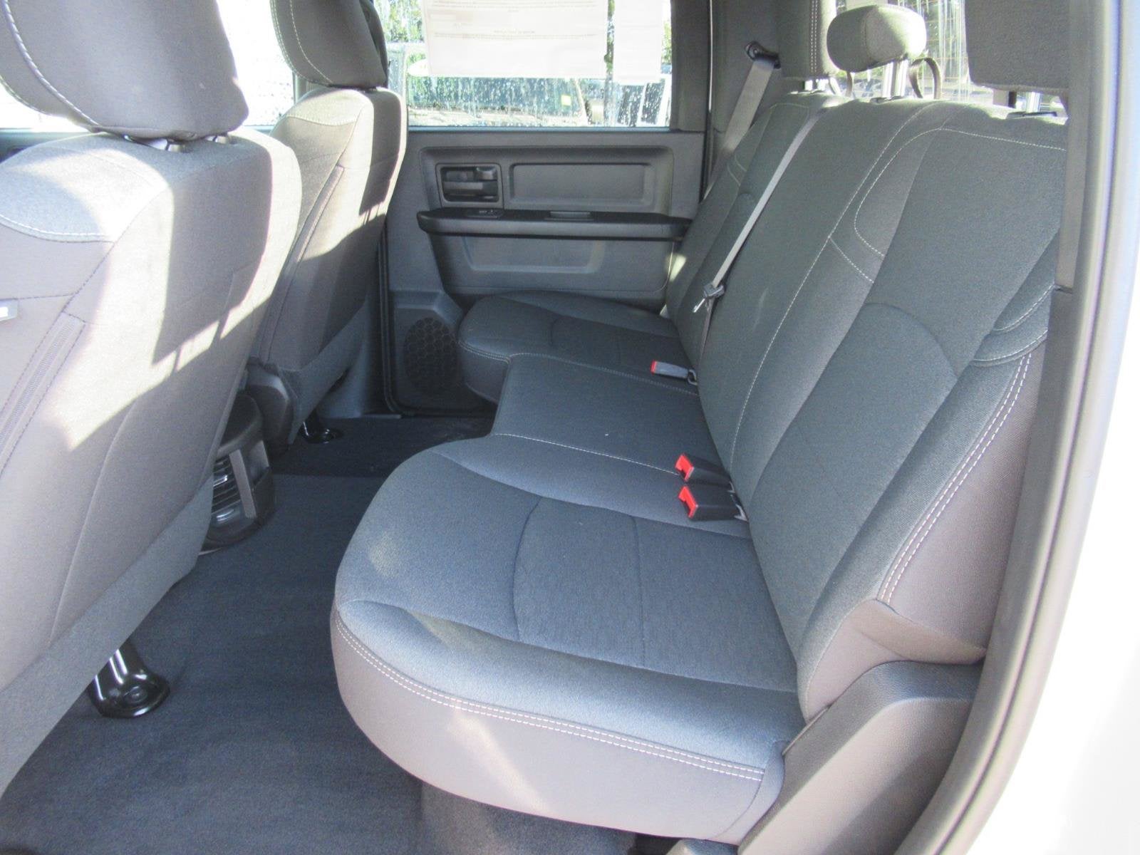 2027 RAM 2500 RAM 2500 TRADESMAN CREW CAB 4X4 6'4' BOX