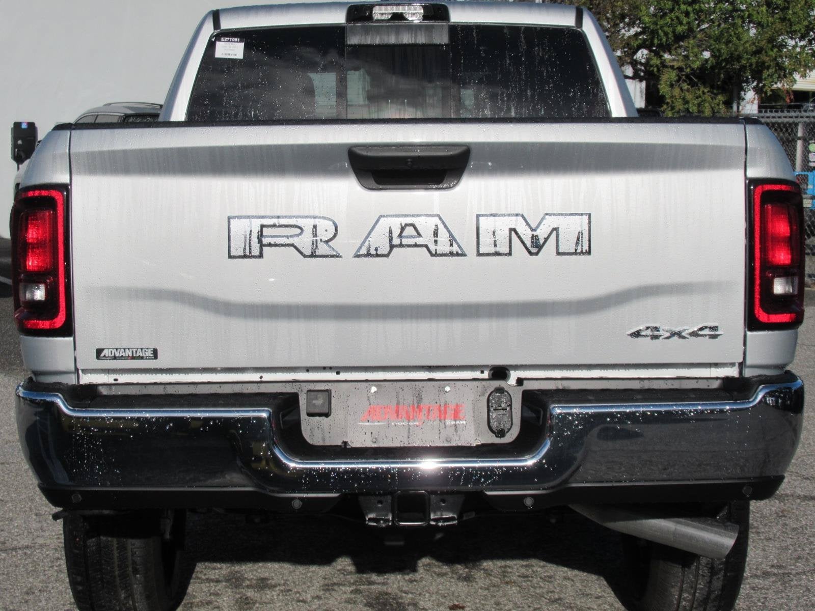 2027 RAM 2500 RAM 2500 TRADESMAN CREW CAB 4X4 6'4' BOX