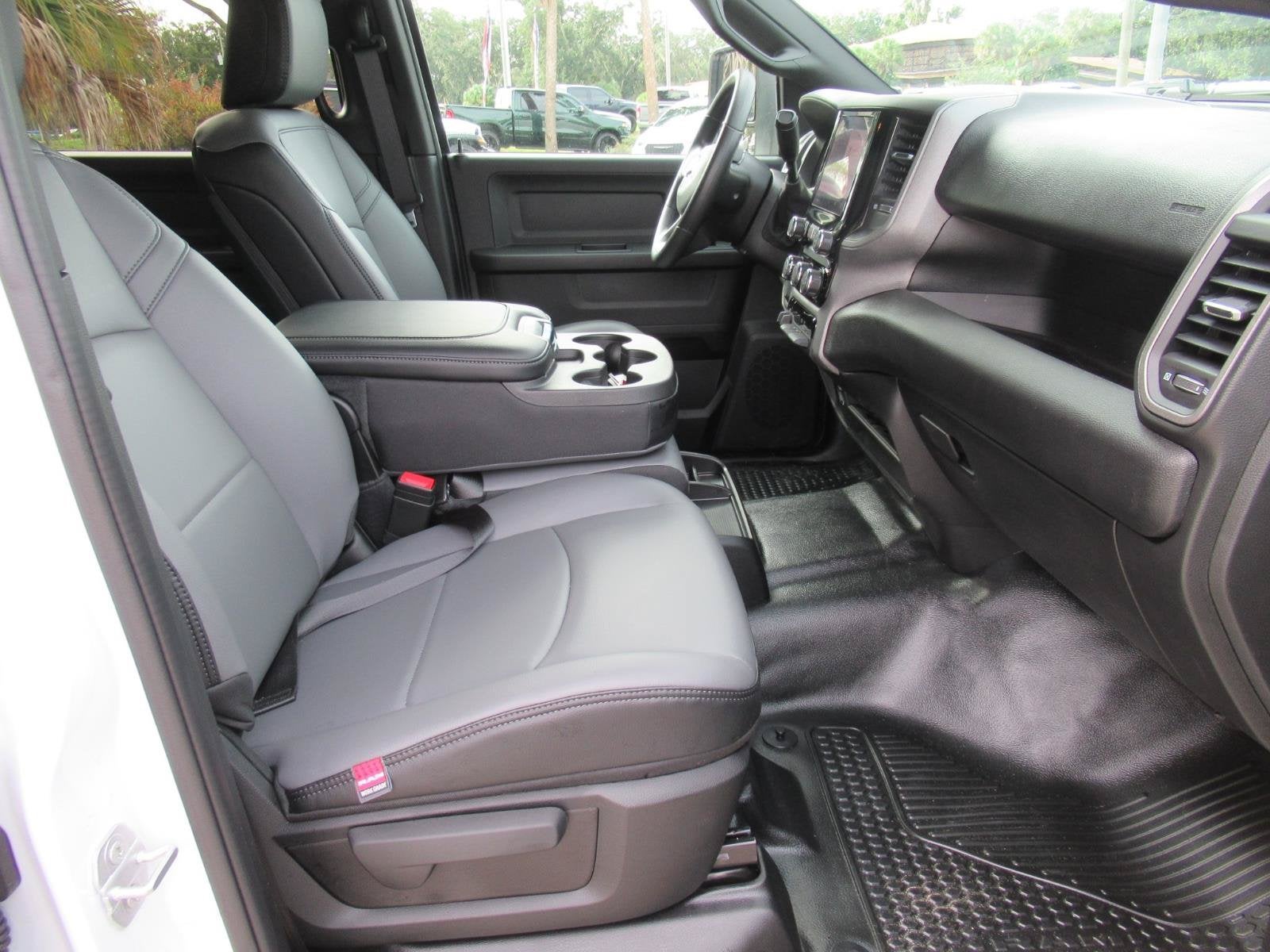 2027 RAM Ram 3500 RAM 3500 TRADESMAN CREW CAB 4X4 8' BOX