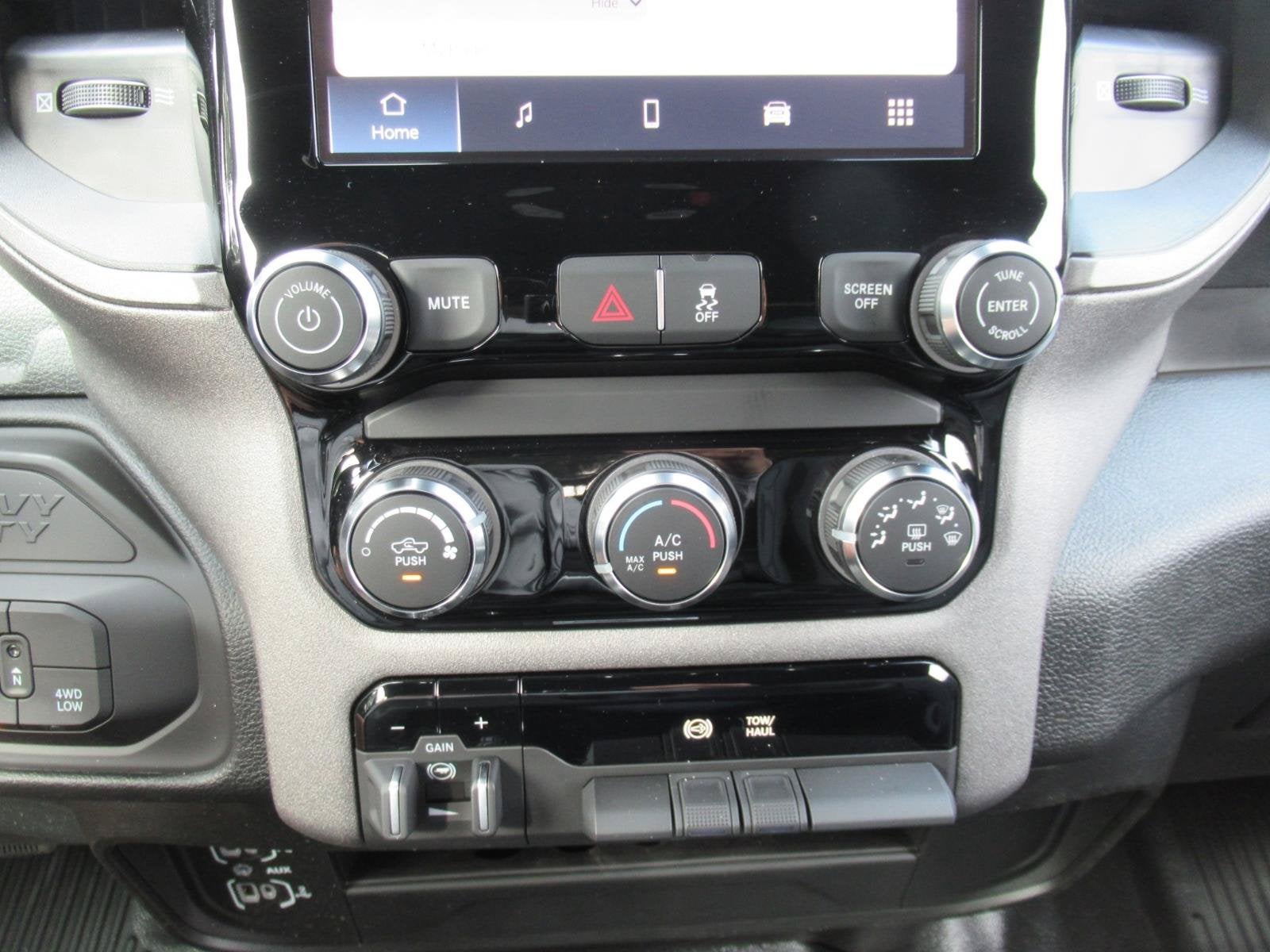 2027 RAM Ram 3500 RAM 3500 TRADESMAN CREW CAB 4X4 8' BOX
