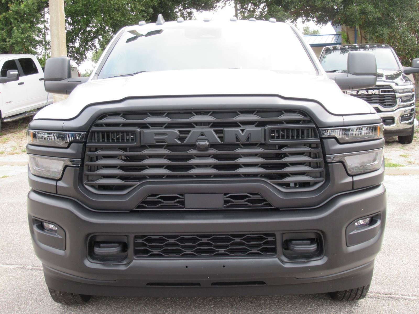 2027 RAM Ram 3500 RAM 3500 TRADESMAN CREW CAB 4X4 8' BOX