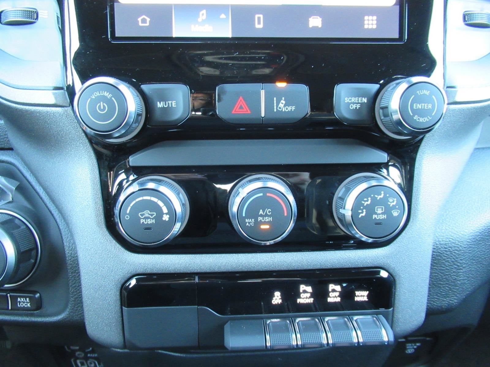 2027 RAM 1500 RAM 1500 WARLOCK CREW CAB 4X4 5'7' BOX