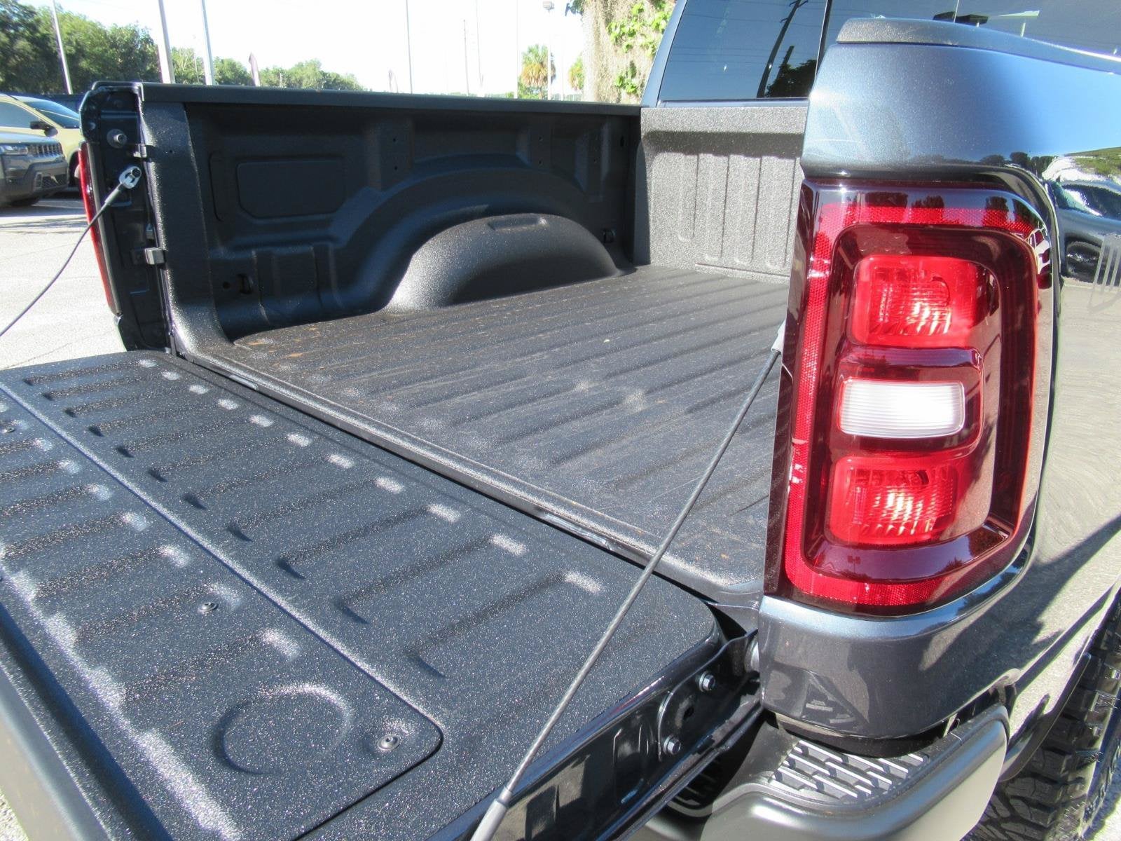 2027 RAM 1500 RAM 1500 WARLOCK CREW CAB 4X4 5'7' BOX