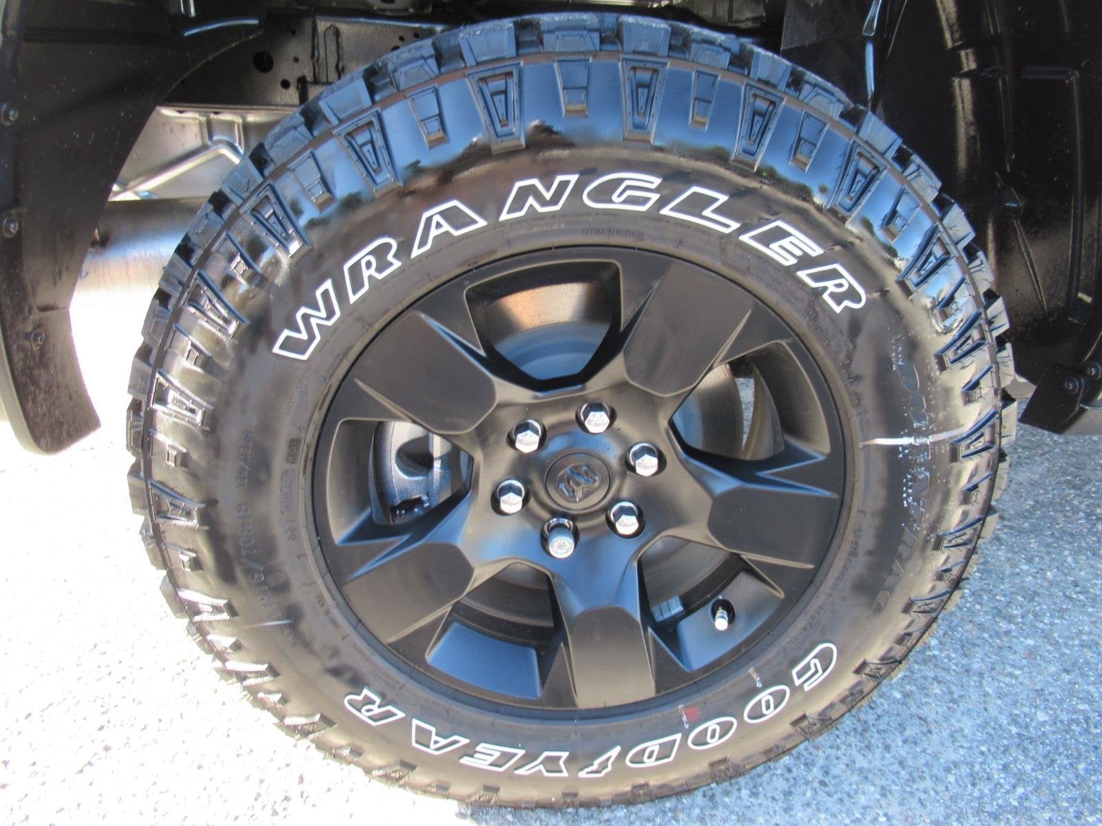 2027 RAM 1500 RAM 1500 WARLOCK CREW CAB 4X4 5'7' BOX